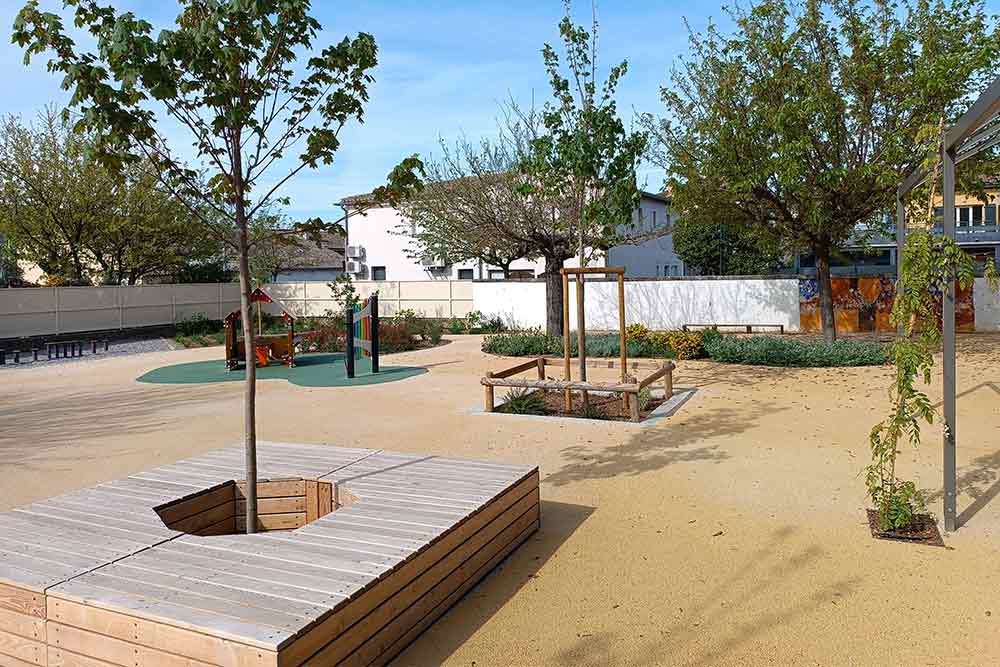 Cabrières d'Avignon : Végétalisation de la cour d'école